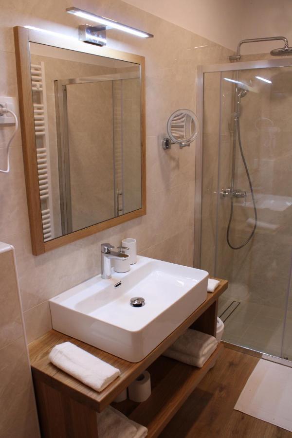 Hotel G House Dutovlje Esterno foto