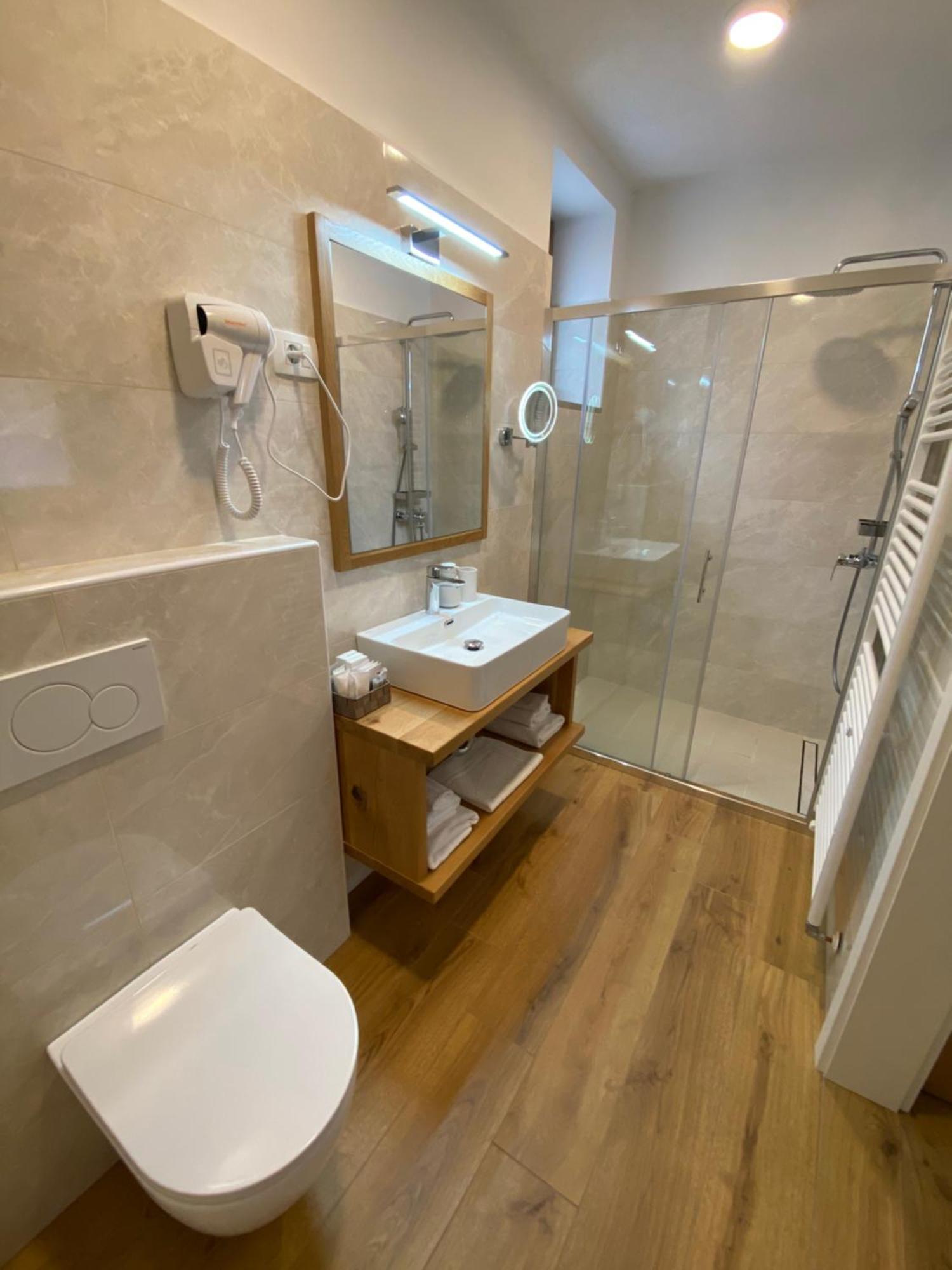 Hotel G House Dutovlje Esterno foto